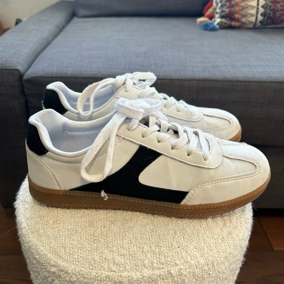 No Boundaries Women’s White and Black Lace Up Sports Sneakers Size 7 - Picture 1 of 6
